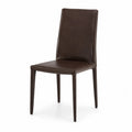 Sedia in similpelle marrone con gambe in metallo